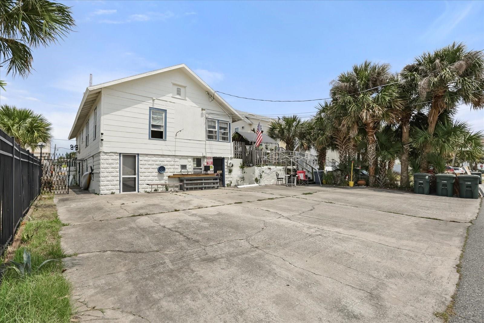 16 S GRANDVIEW AVE, DAYTONA BEACH, FL, 32118