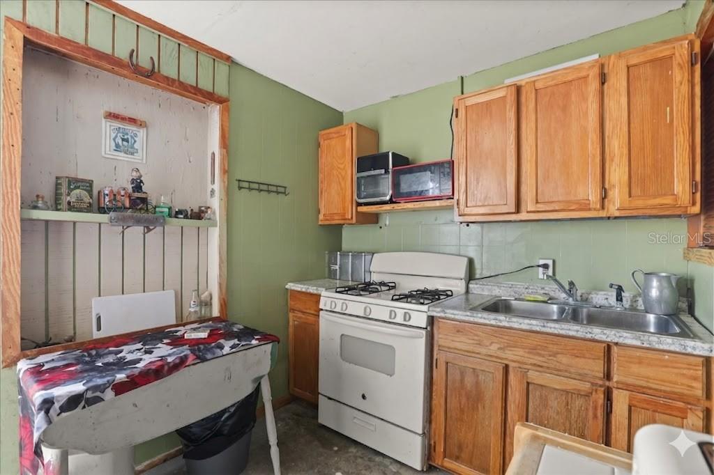16 S GRANDVIEW AVE, DAYTONA BEACH, FL, 32118