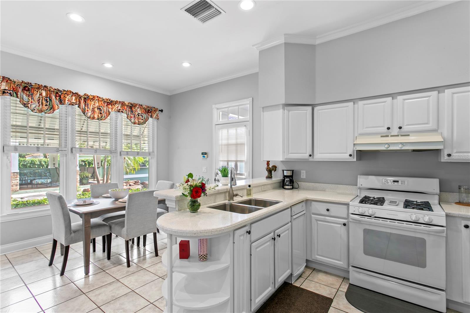 3126 W OAKLYN AVE, TAMPA, FL, 33609