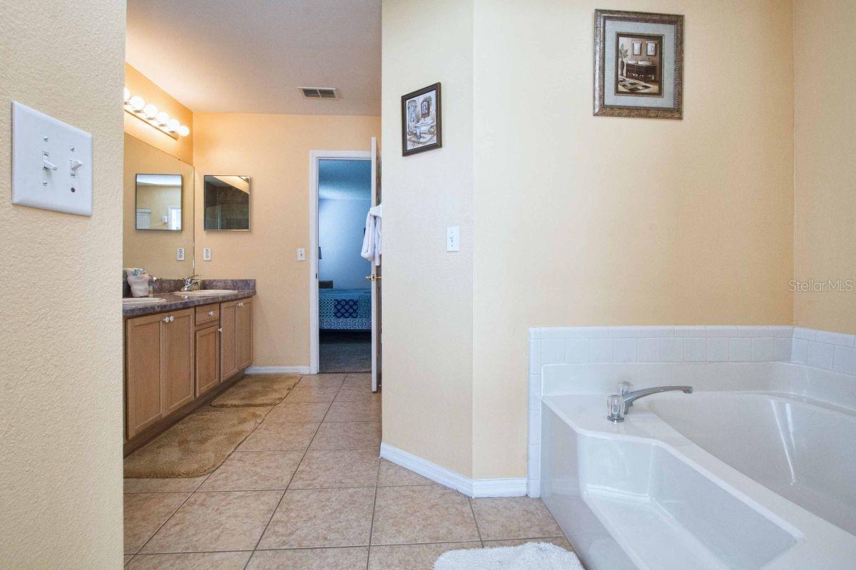1529 INDIAN OAKS TRL, KISSIMMEE, FL, 34747