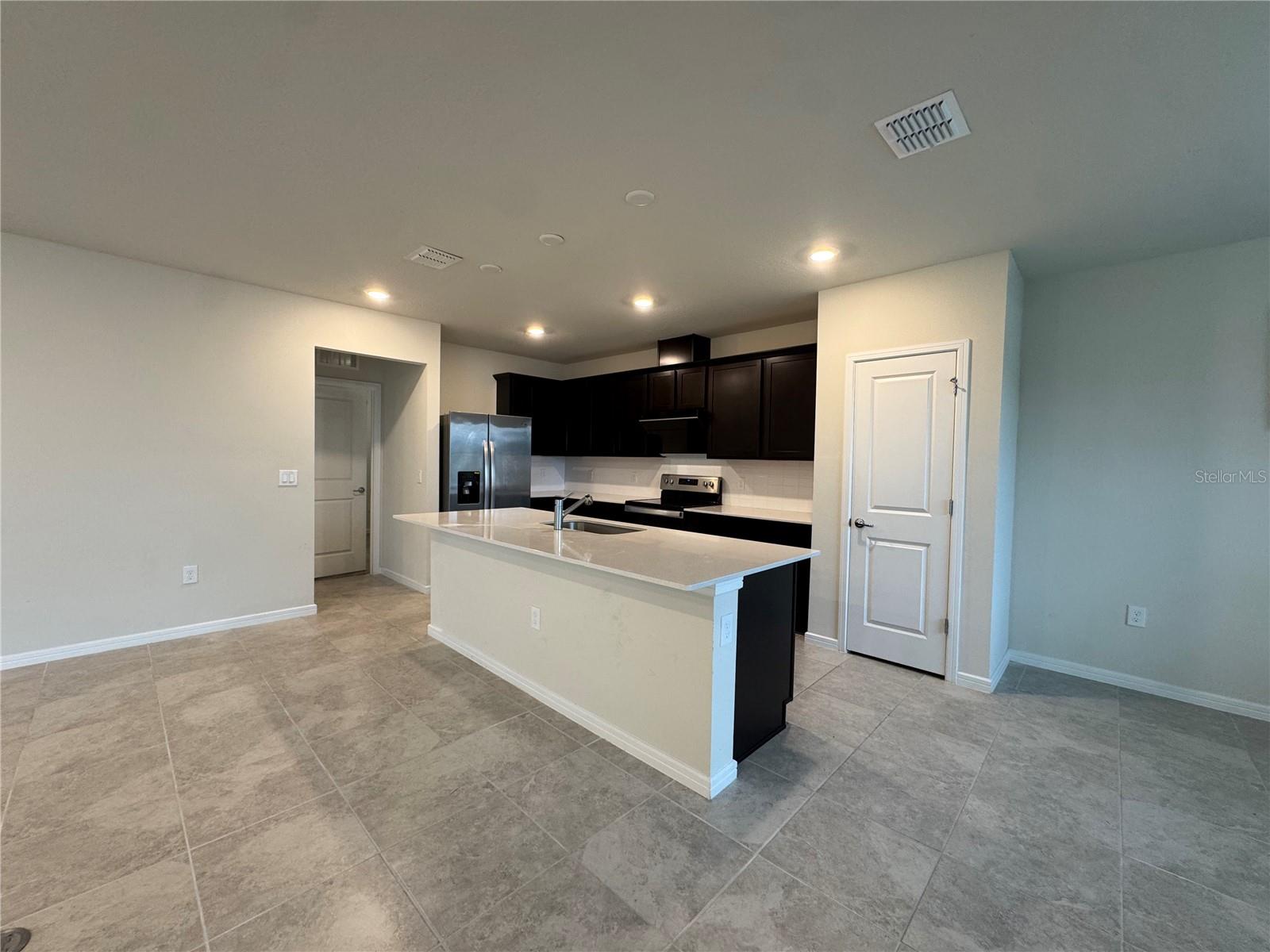 2102 CHARMING AVE, DAVENPORT, FL, 33896