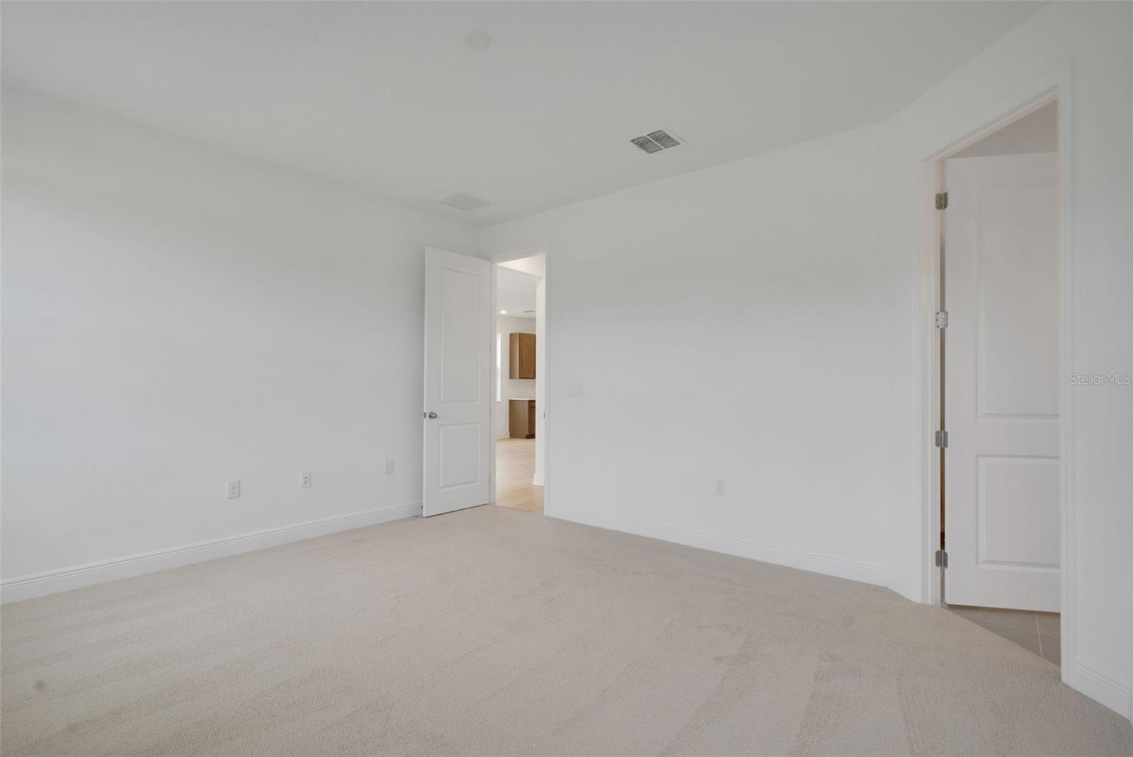 748 SUNSHOWER DR, LADY LAKE, FL, 32159