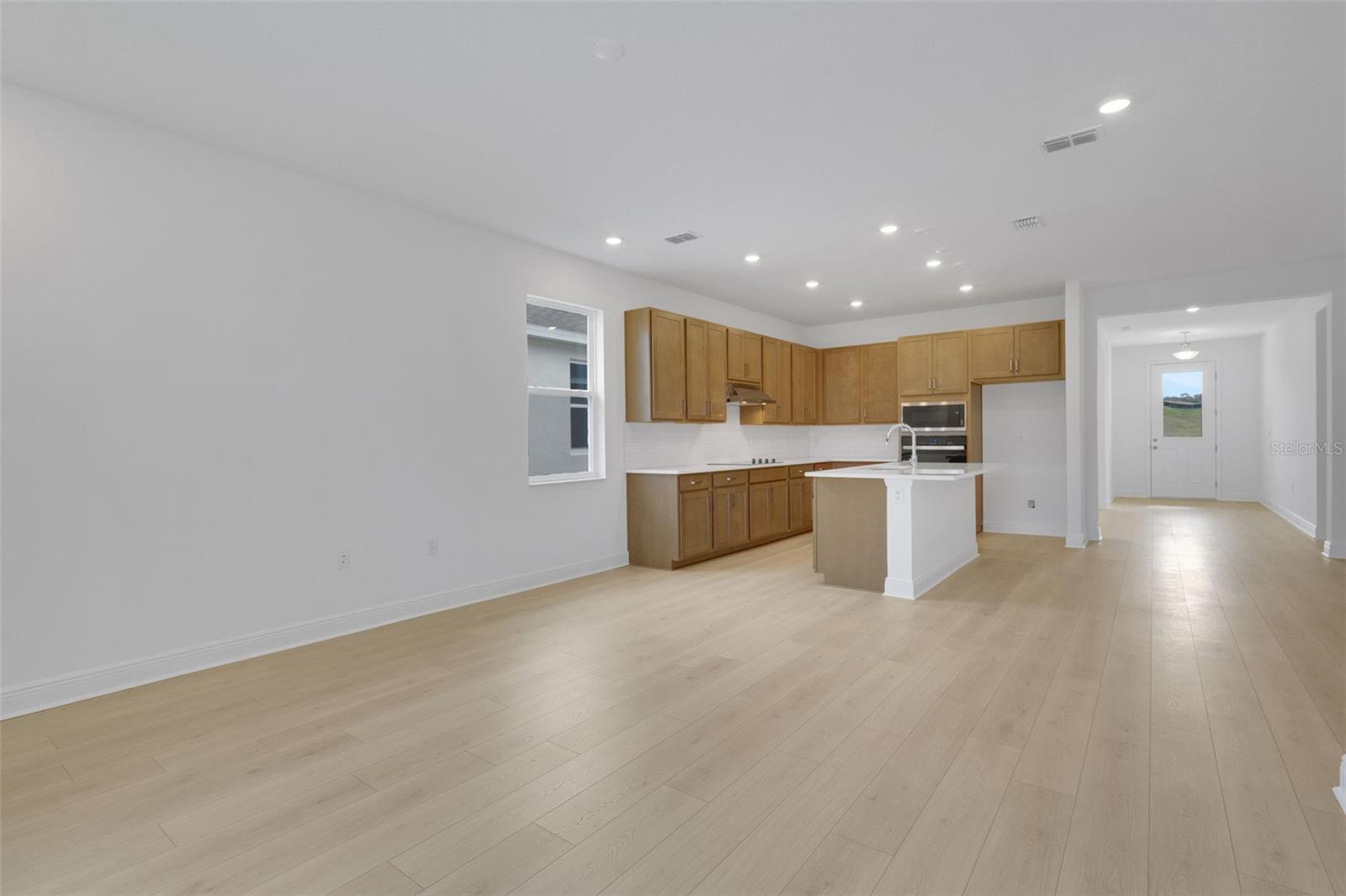 748 SUNSHOWER DR, LADY LAKE, FL, 32159
