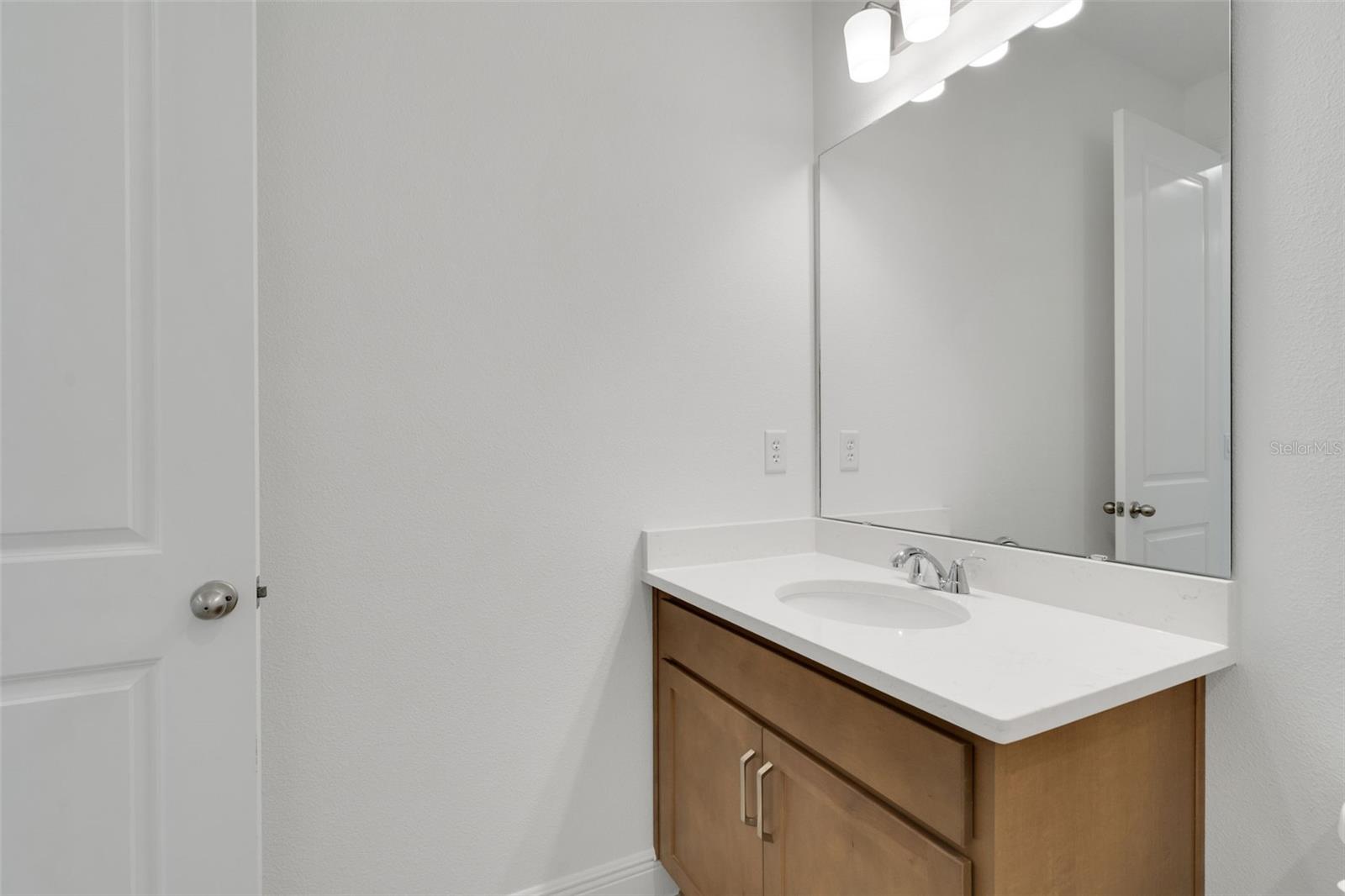748 SUNSHOWER DR, LADY LAKE, FL, 32159