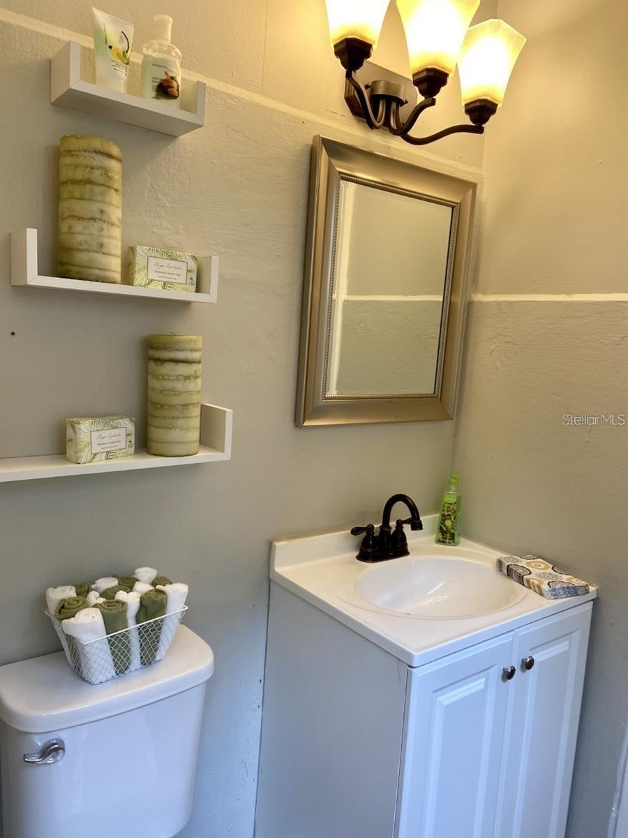813 S AMELIA AVE, DELAND, FL, 32724