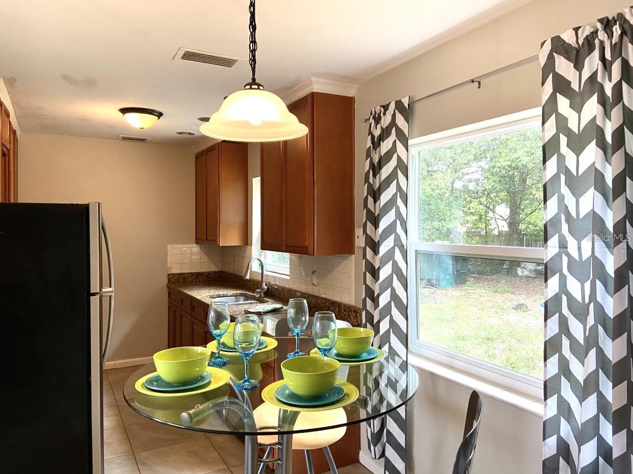 813 S AMELIA AVE, DELAND, FL, 32724