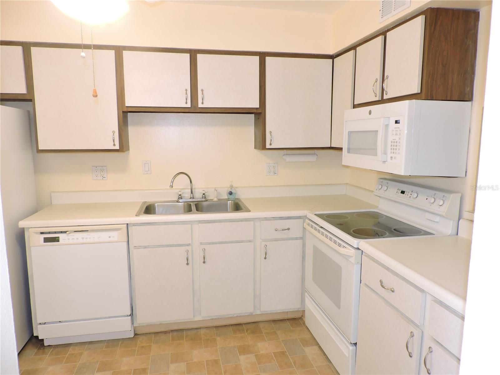 130 E JOHNSON AVE #102, LAKE WALES, FL, 33853