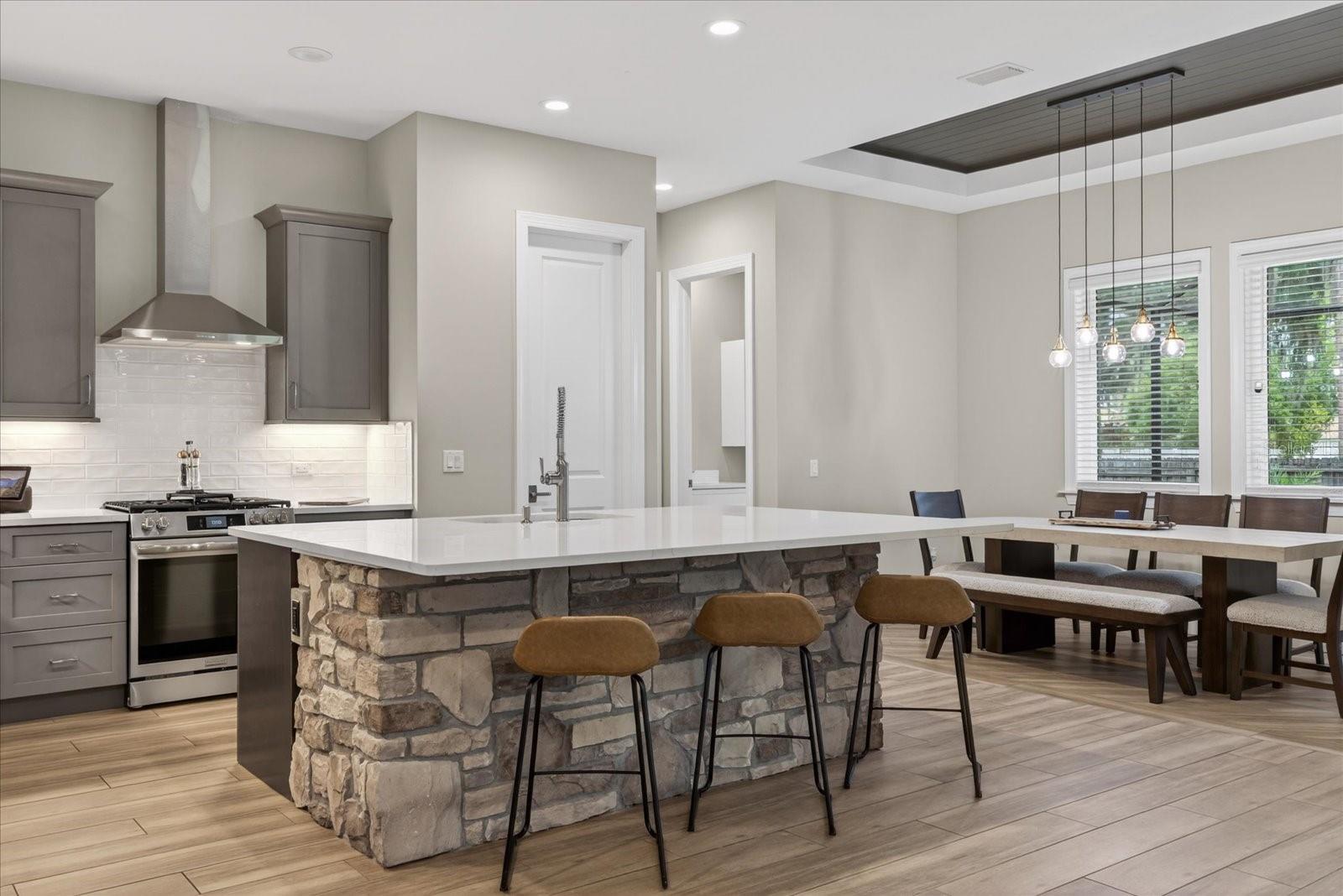 1208 SUNSET LN, LUTZ, FL, 33549