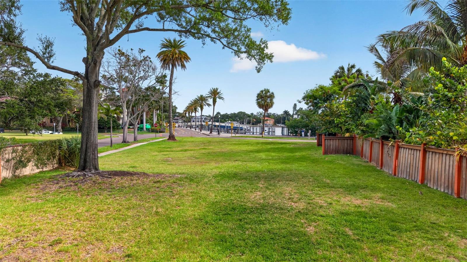 1956 COFFEE POT BLVD NE, ST PETERSBURG, FL, 33704