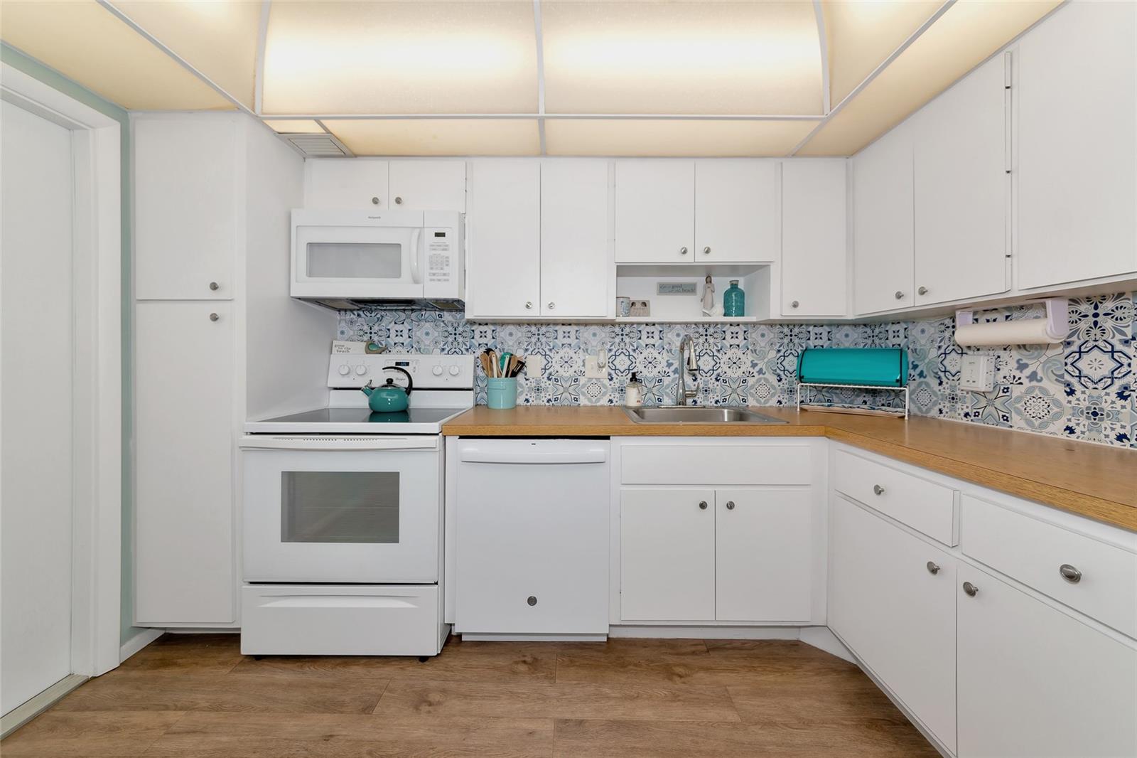 7461 W COUNTRY CLUB DR N #203, SARASOTA, FL, 34243