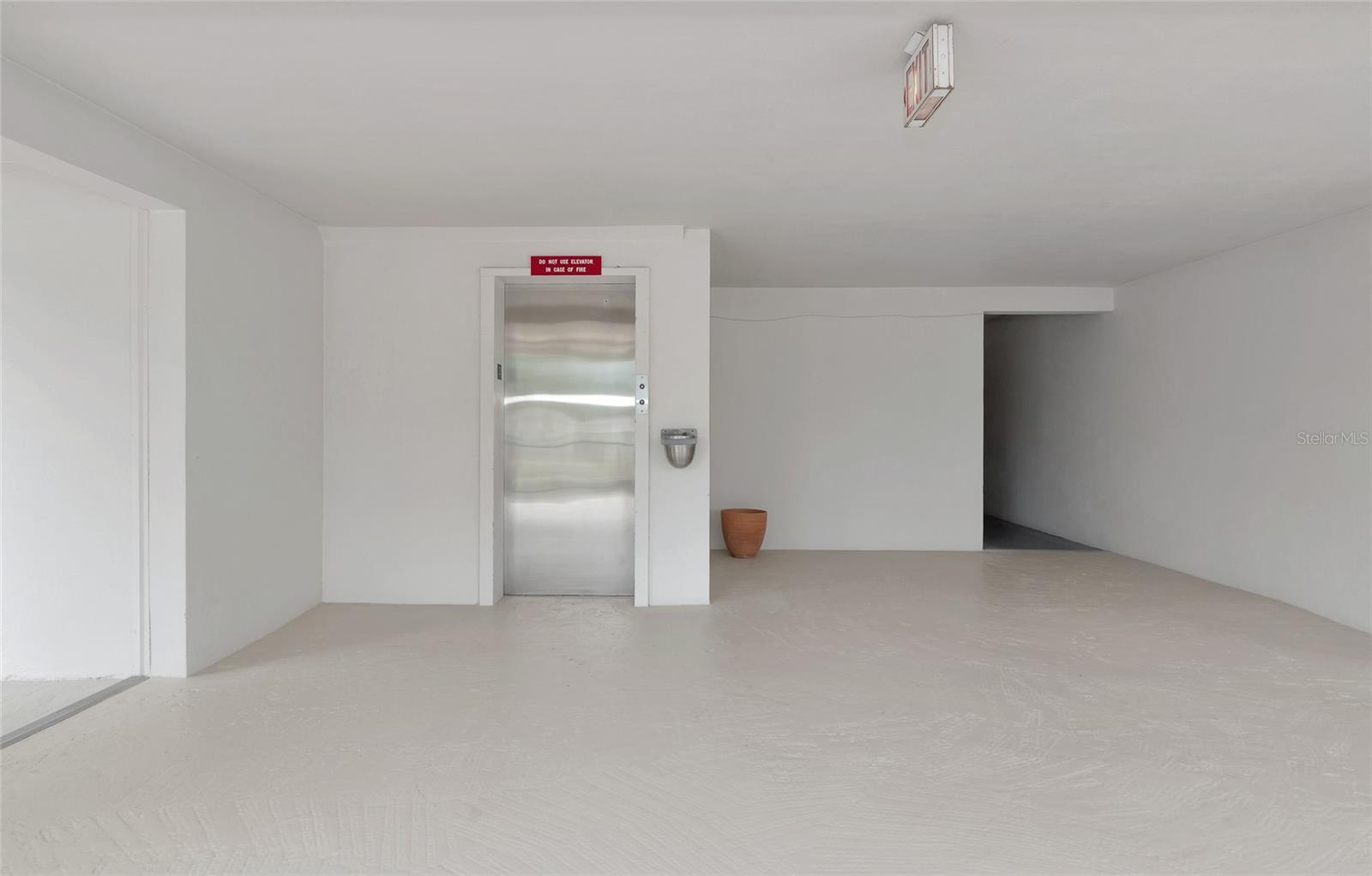 7461 W COUNTRY CLUB DR N #203, SARASOTA, FL, 34243