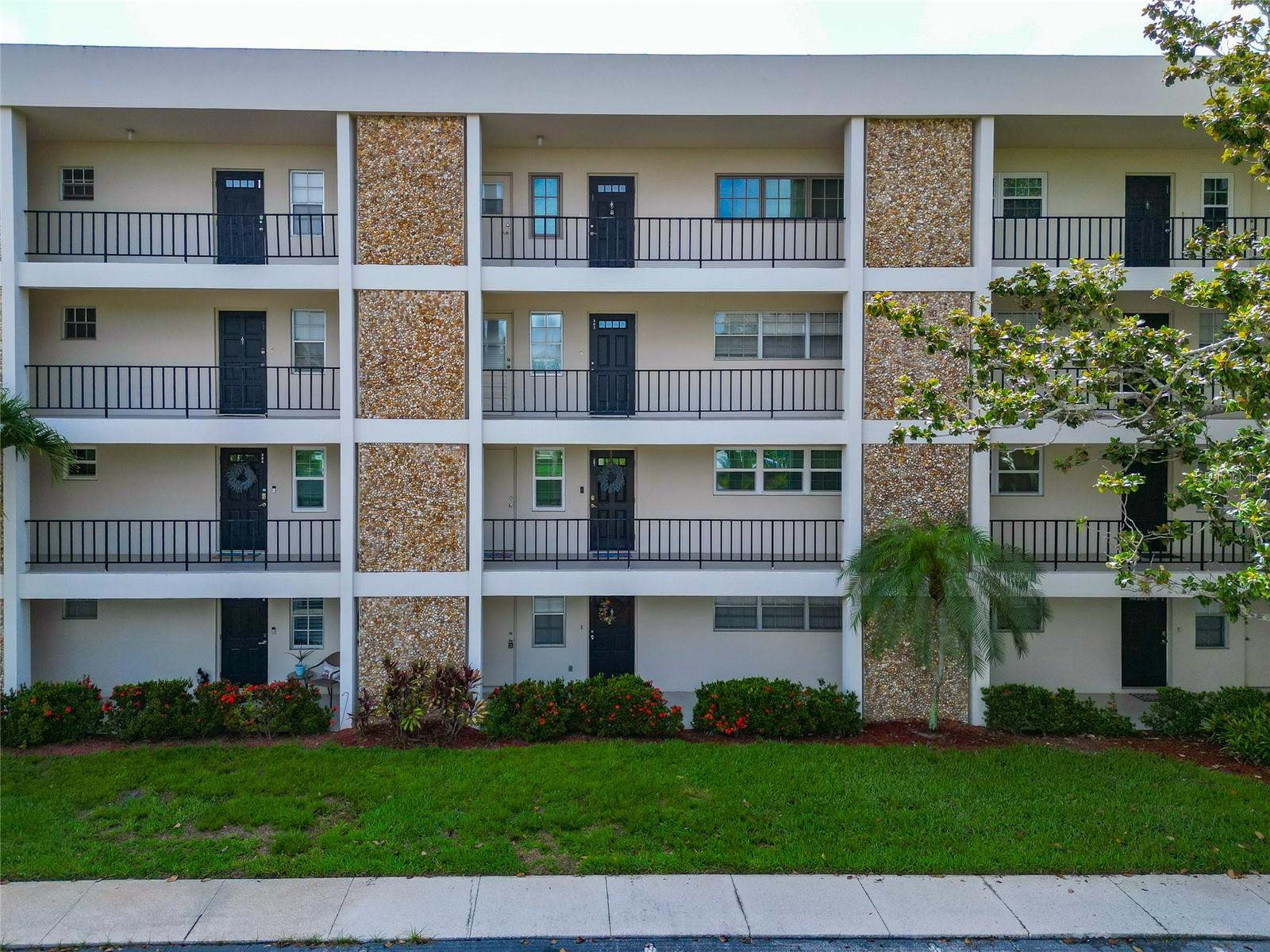 7461 W COUNTRY CLUB DR N #203, SARASOTA, FL, 34243