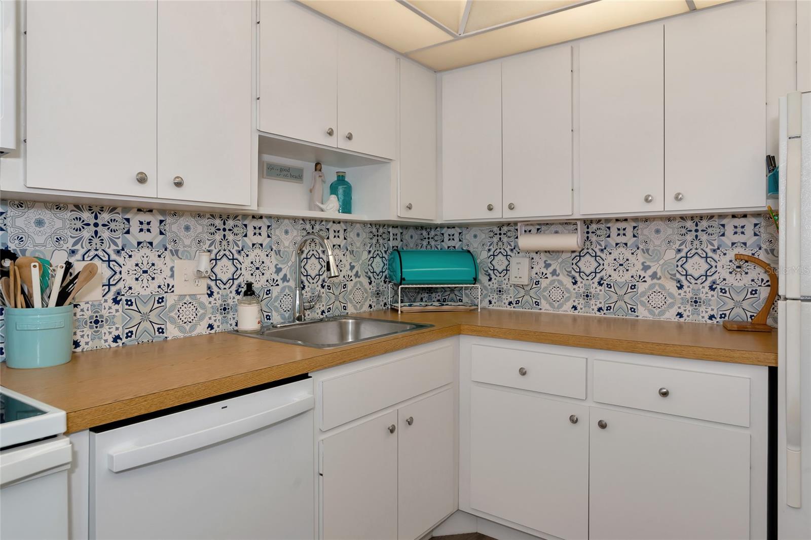 7461 W COUNTRY CLUB DR N #203, SARASOTA, FL, 34243