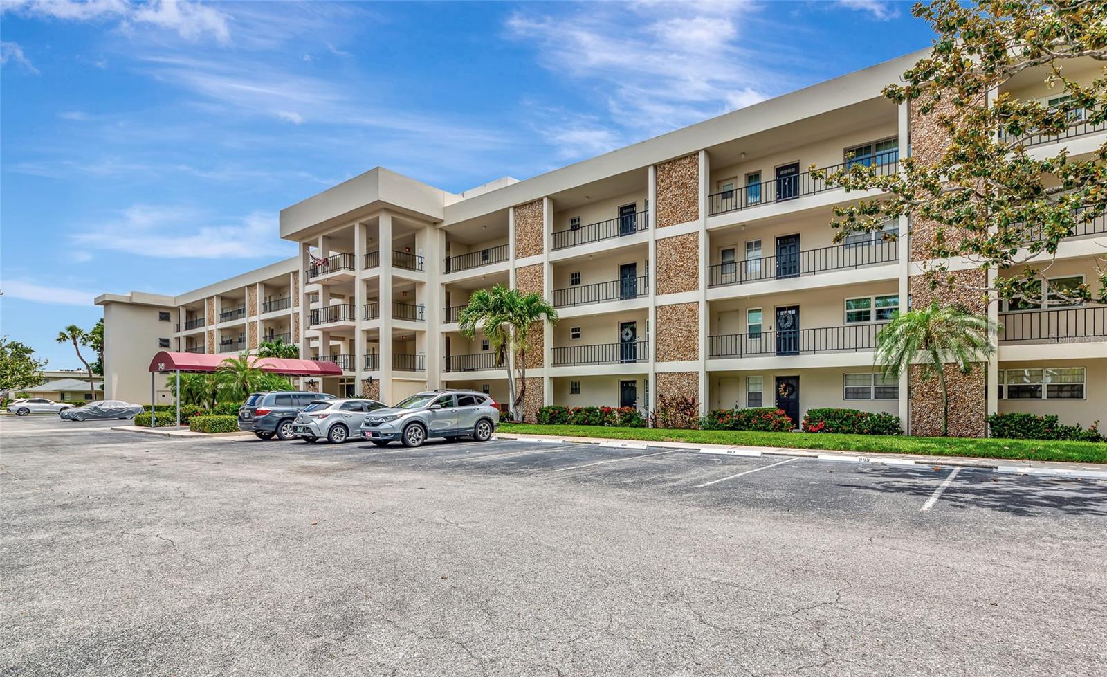 7461 W COUNTRY CLUB DR N #203, SARASOTA, FL, 34243
