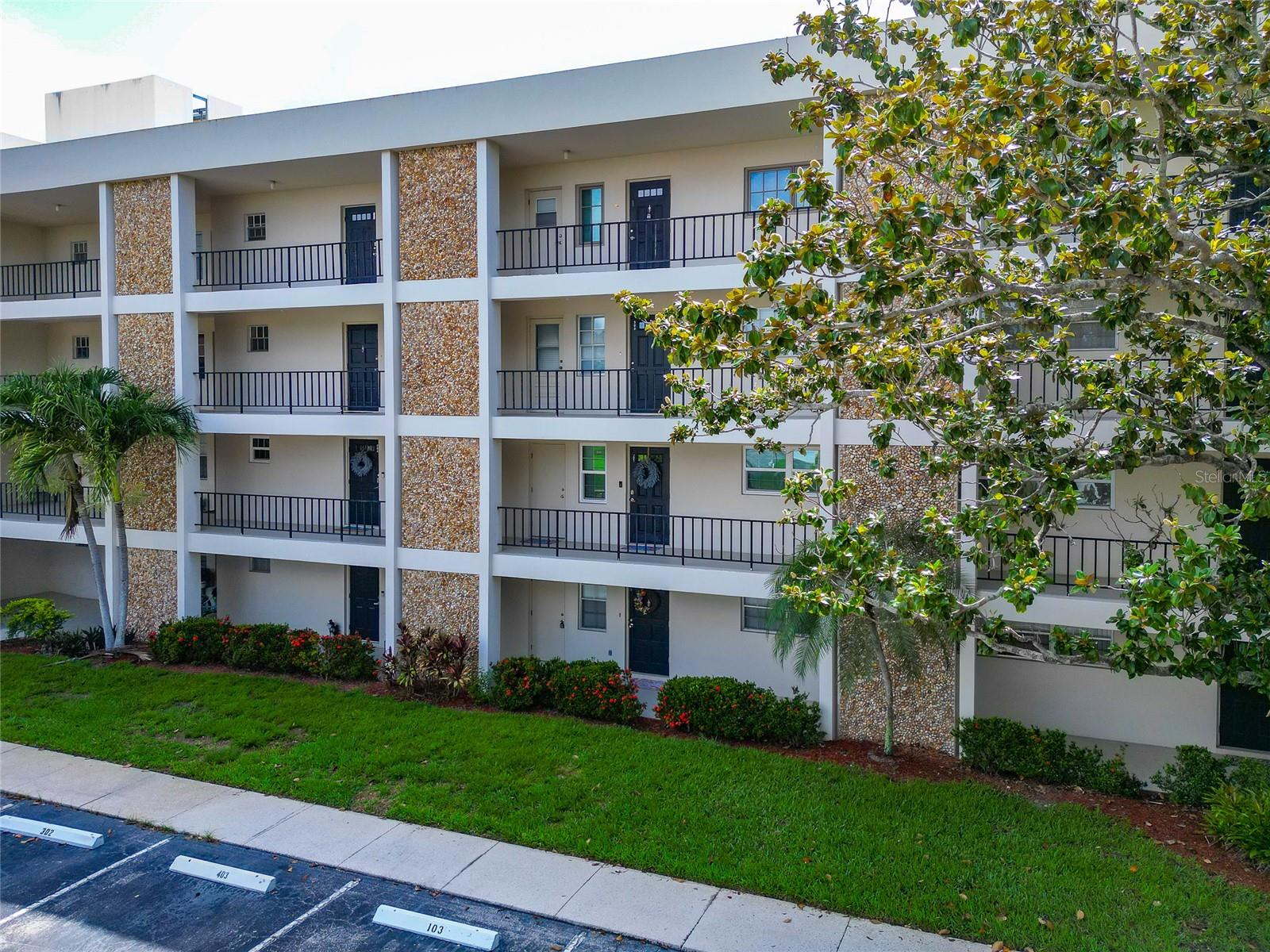 7461 W COUNTRY CLUB DR N #203, SARASOTA, FL, 34243