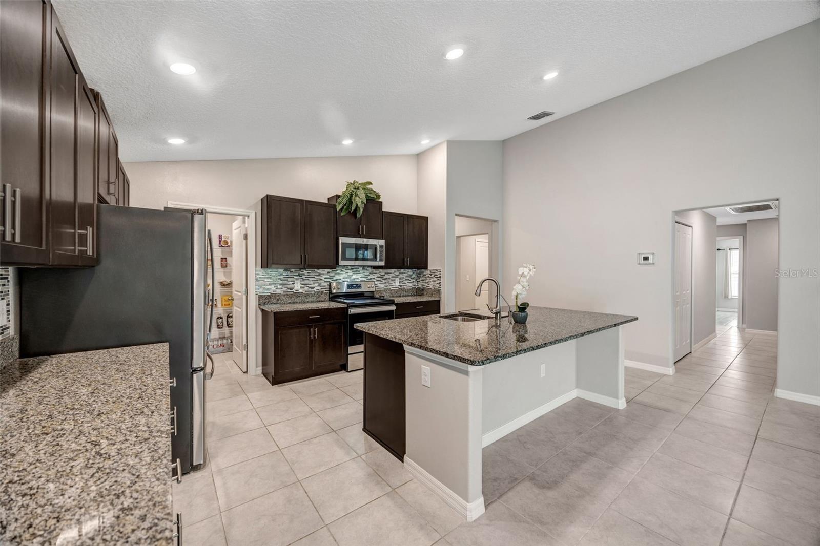 138 RAIN BERRY AVE, RUSKIN, FL, 33570