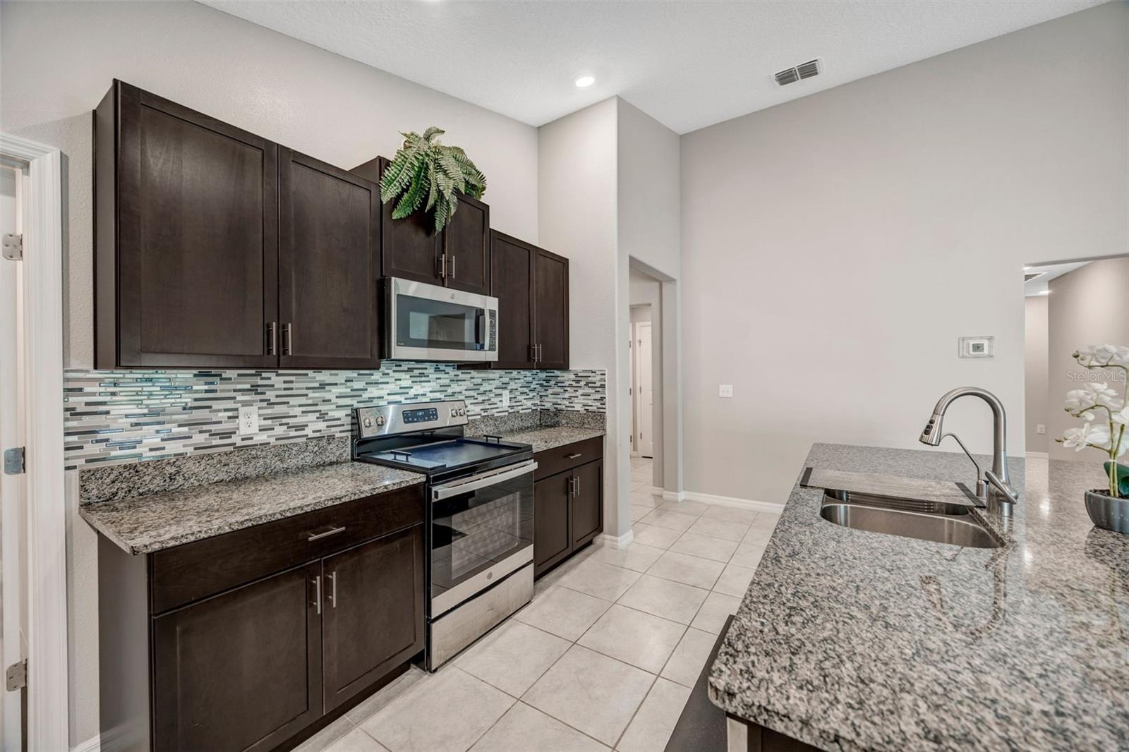 138 RAIN BERRY AVE, RUSKIN, FL, 33570