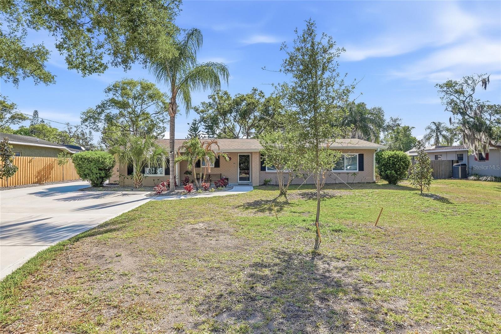 12109 FOREST HILLS DR, TAMPA, FL, 33612