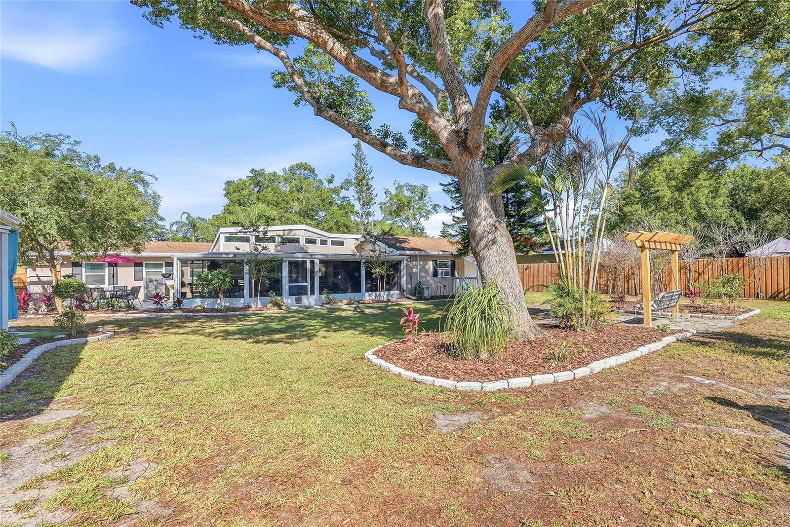 12109 FOREST HILLS DR, TAMPA, FL, 33612