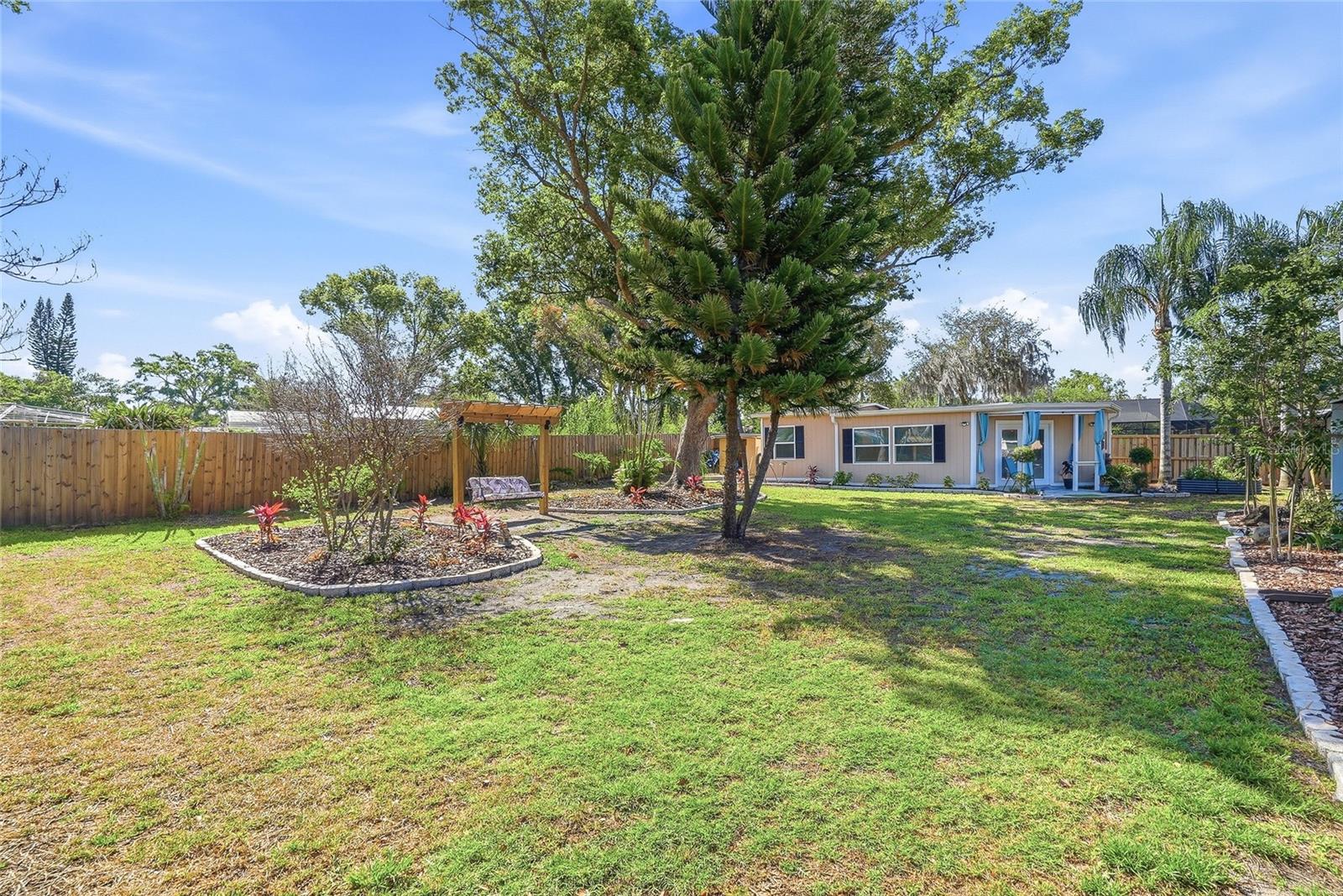 12109 FOREST HILLS DR, TAMPA, FL, 33612