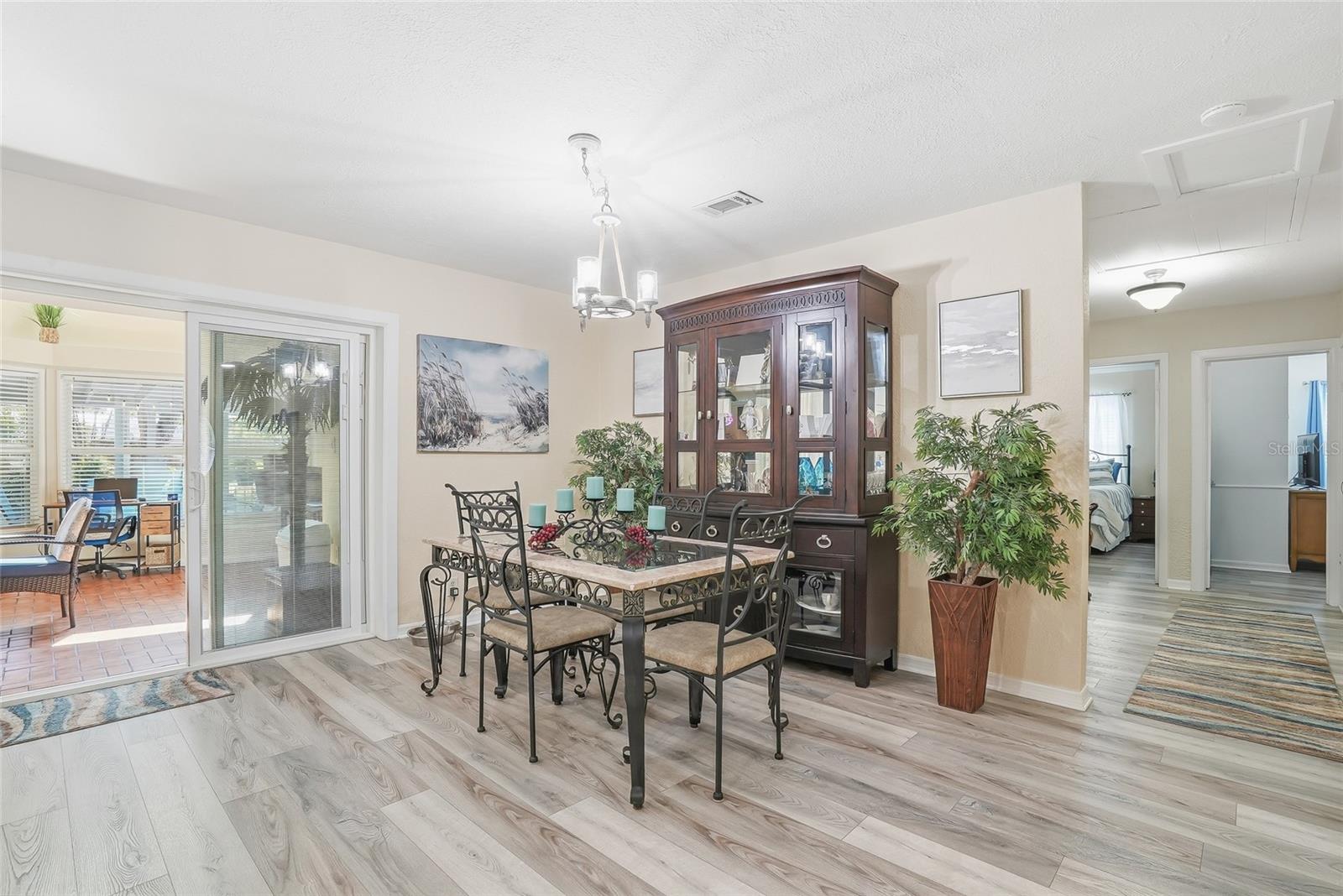 12109 FOREST HILLS DR, TAMPA, FL, 33612