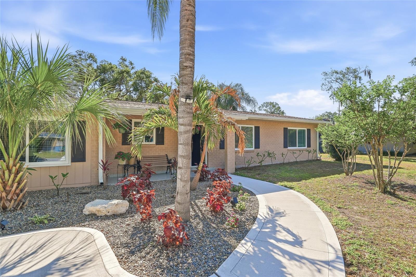 12109 FOREST HILLS DR, TAMPA, FL, 33612