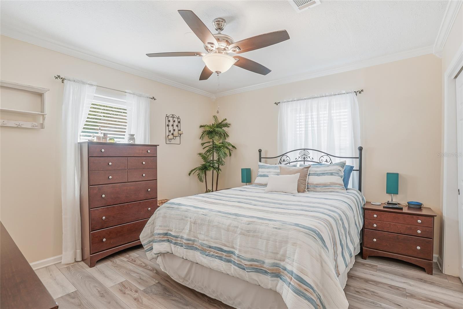12109 FOREST HILLS DR, TAMPA, FL, 33612