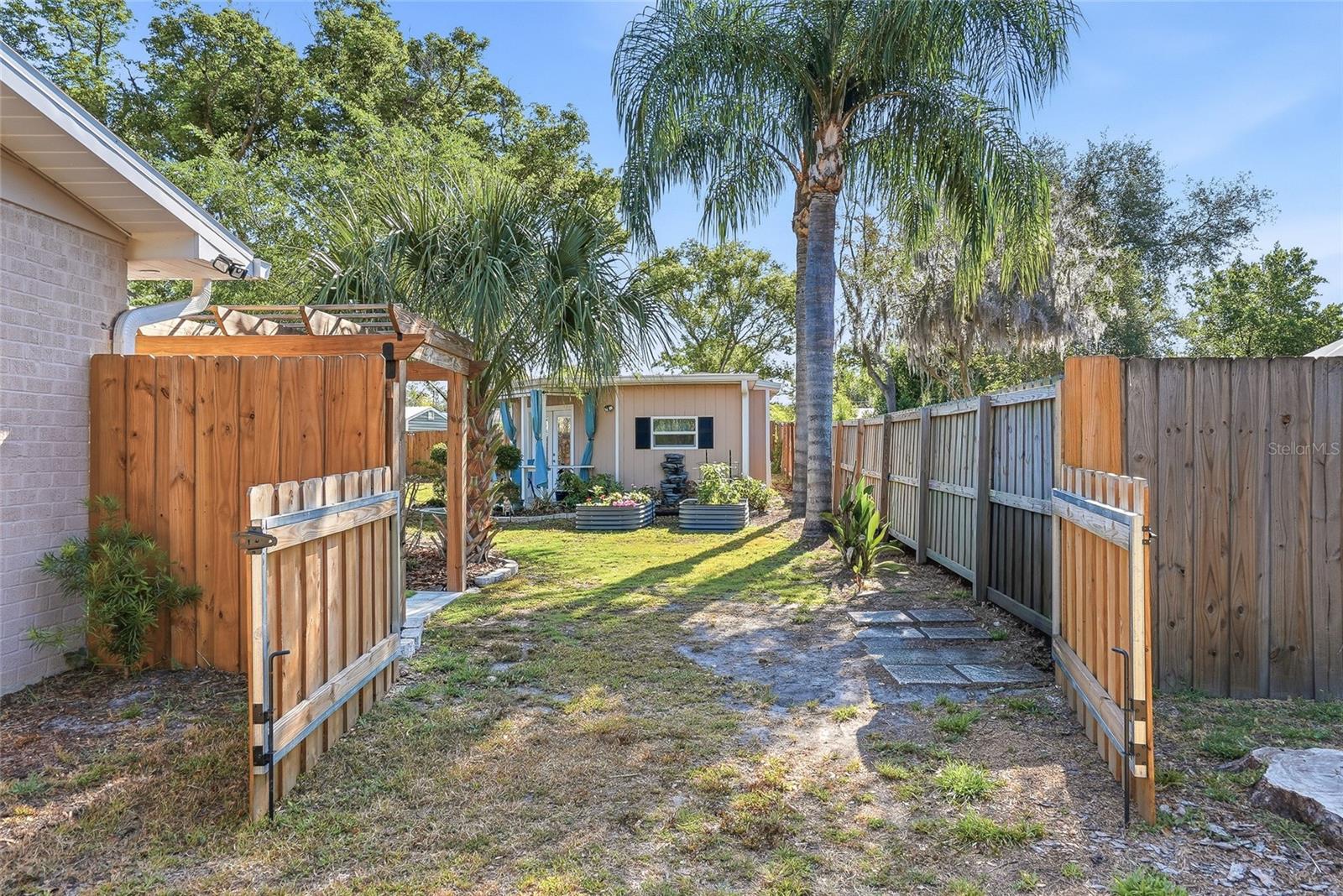 12109 FOREST HILLS DR, TAMPA, FL, 33612