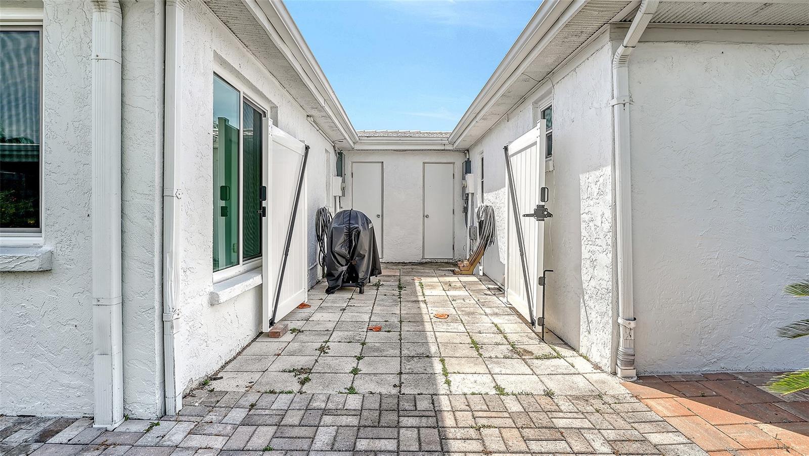 703 SPANISH DR S, LONGBOAT KEY, FL, 34228