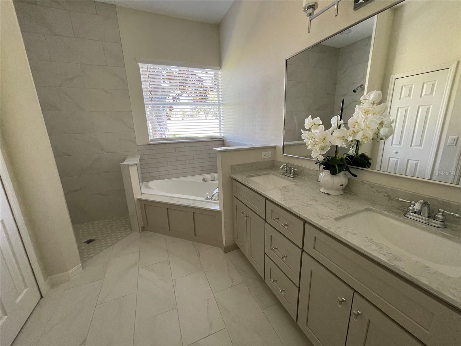 24345 AMBERLEAF CT, LEESBURG, FL, 34748