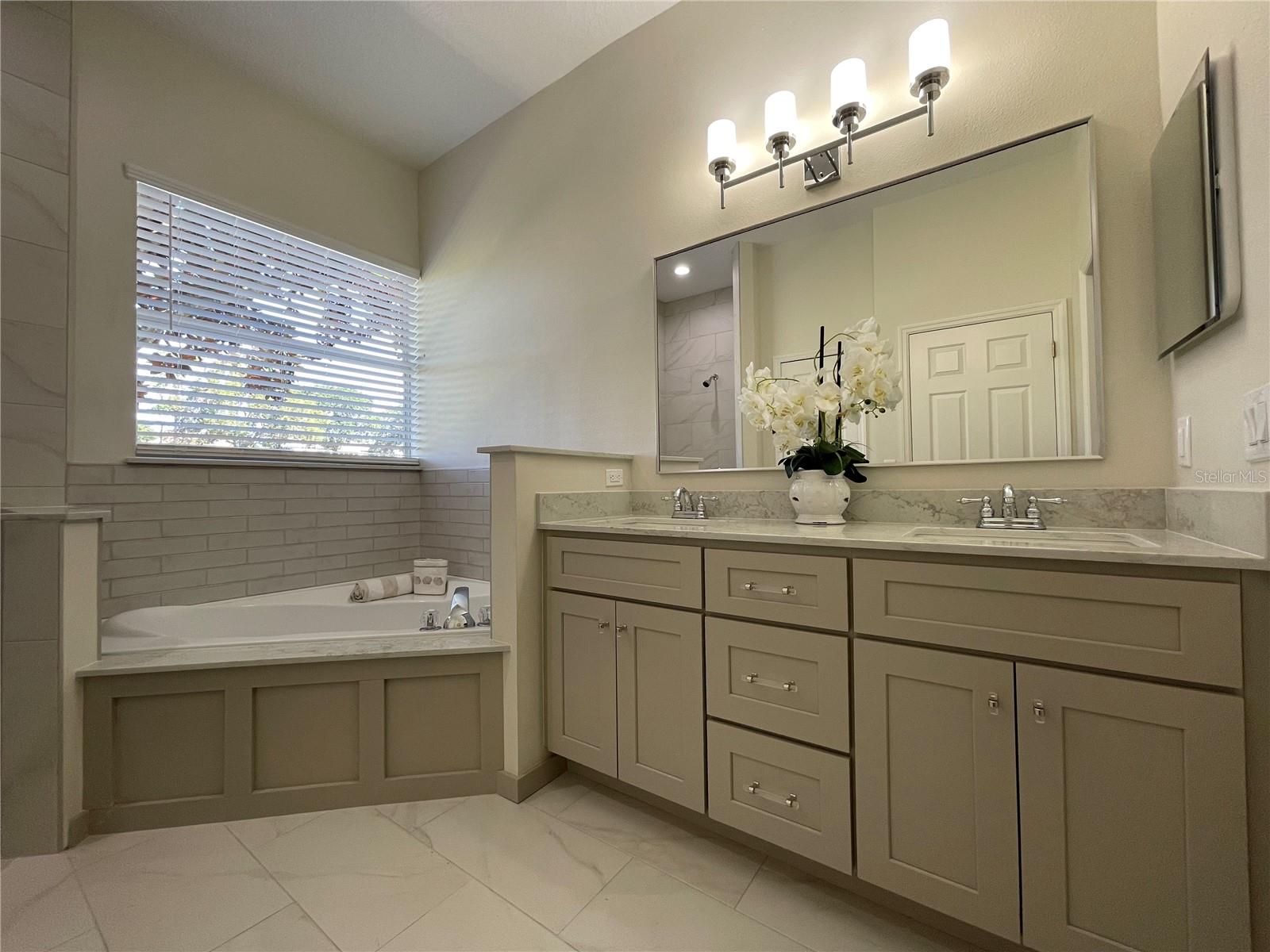 24345 AMBERLEAF CT, LEESBURG, FL, 34748