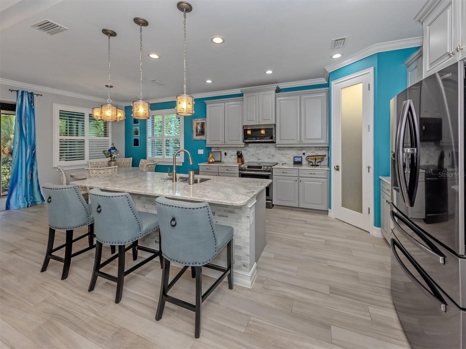 195 MARAVIYA BLVD, NOKOMIS, FL, 34275
