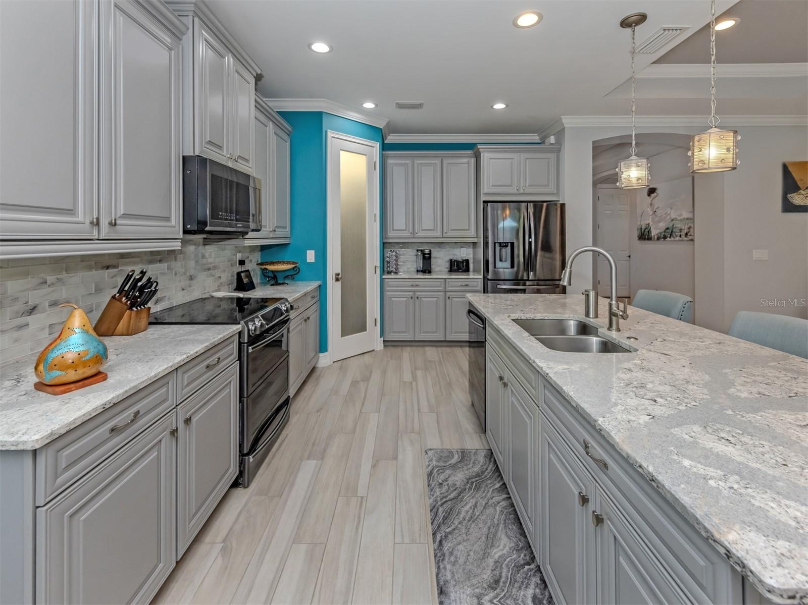 195 MARAVIYA BLVD, NOKOMIS, FL, 34275