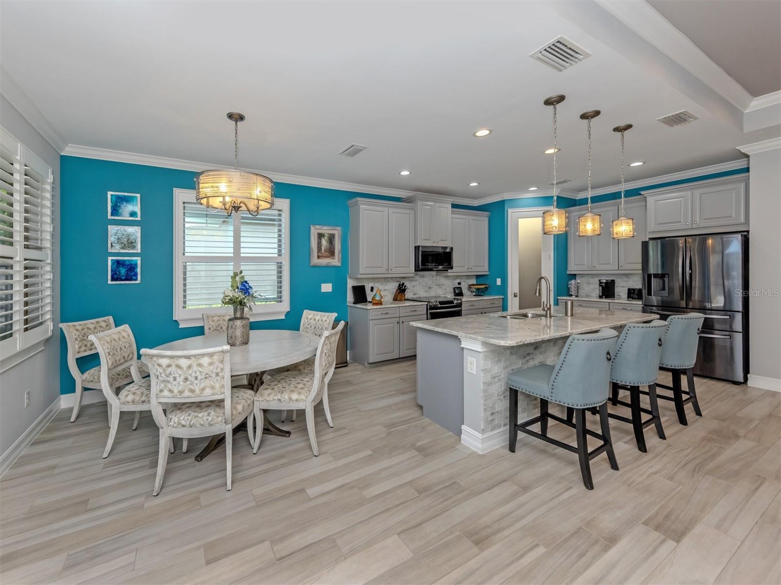 195 MARAVIYA BLVD, NOKOMIS, FL, 34275
