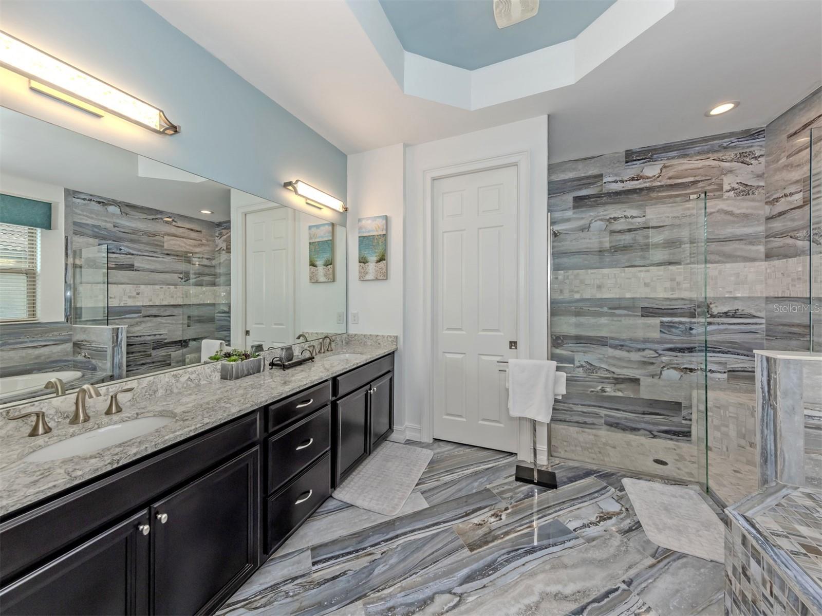 195 MARAVIYA BLVD, NOKOMIS, FL, 34275