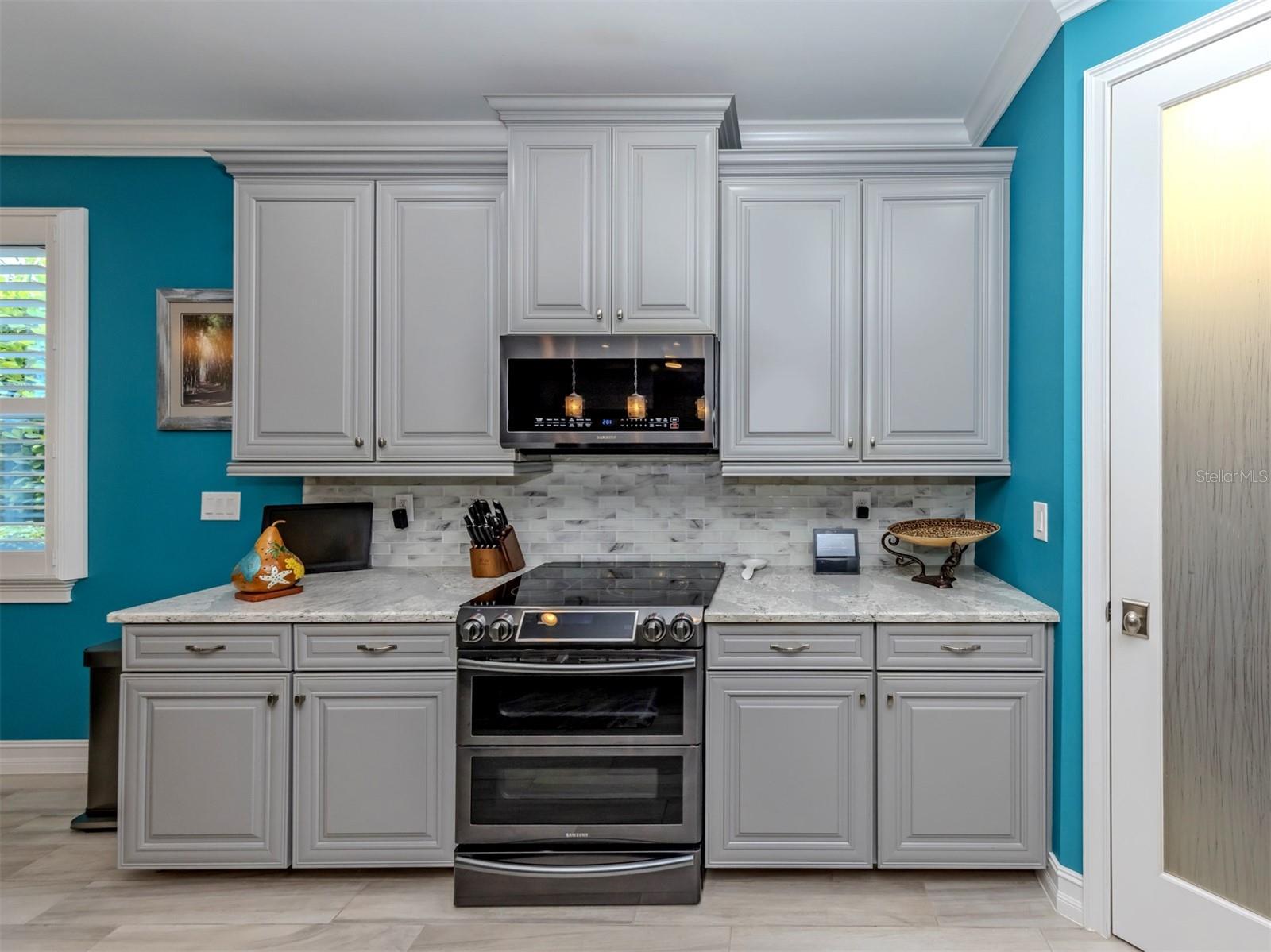 195 MARAVIYA BLVD, NOKOMIS, FL, 34275