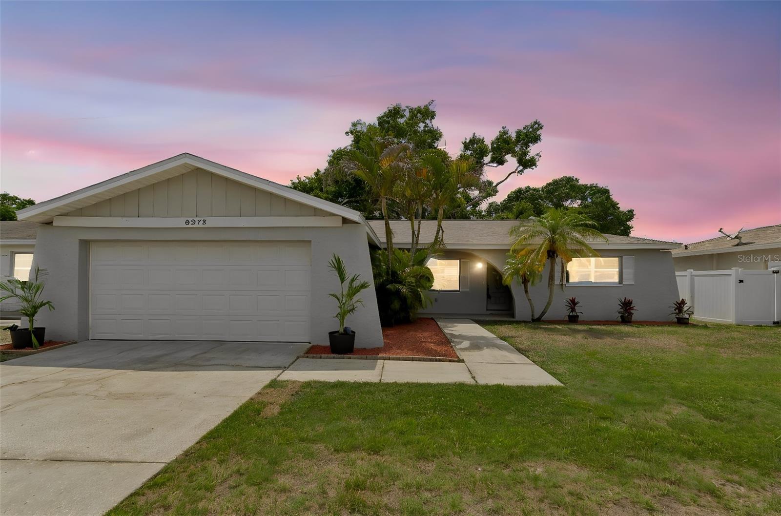 8272 DENISE DR E, SEMINOLE, FL, 33777