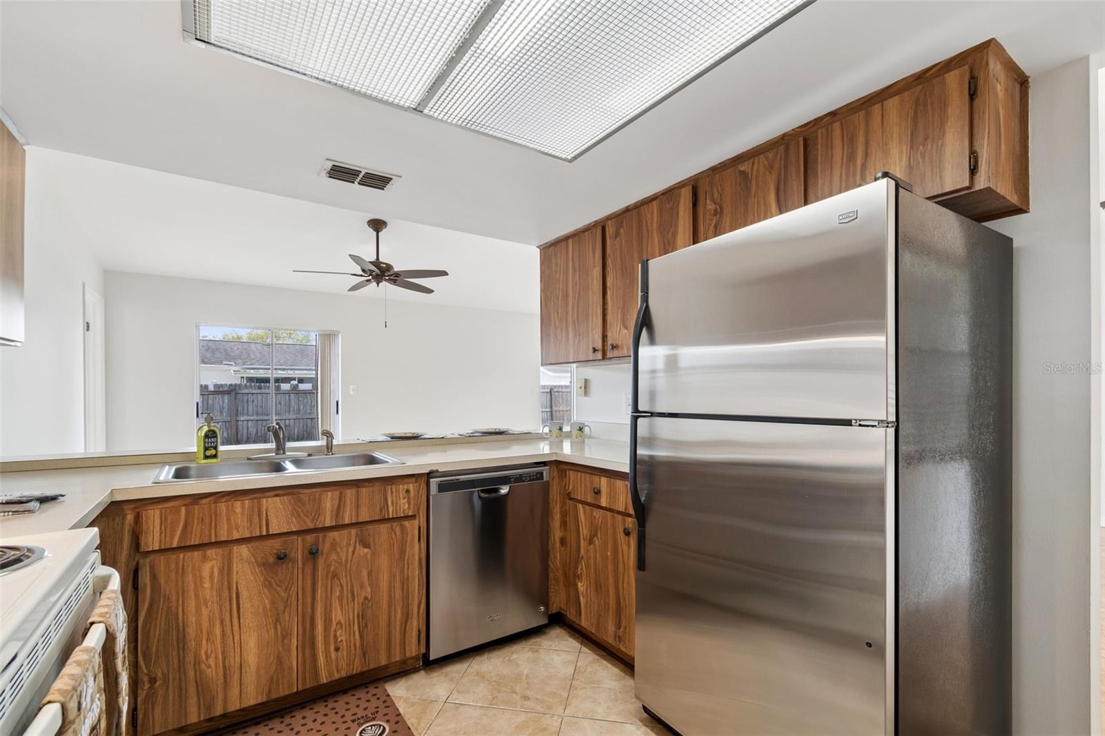 8272 DENISE DR E, SEMINOLE, FL, 33777