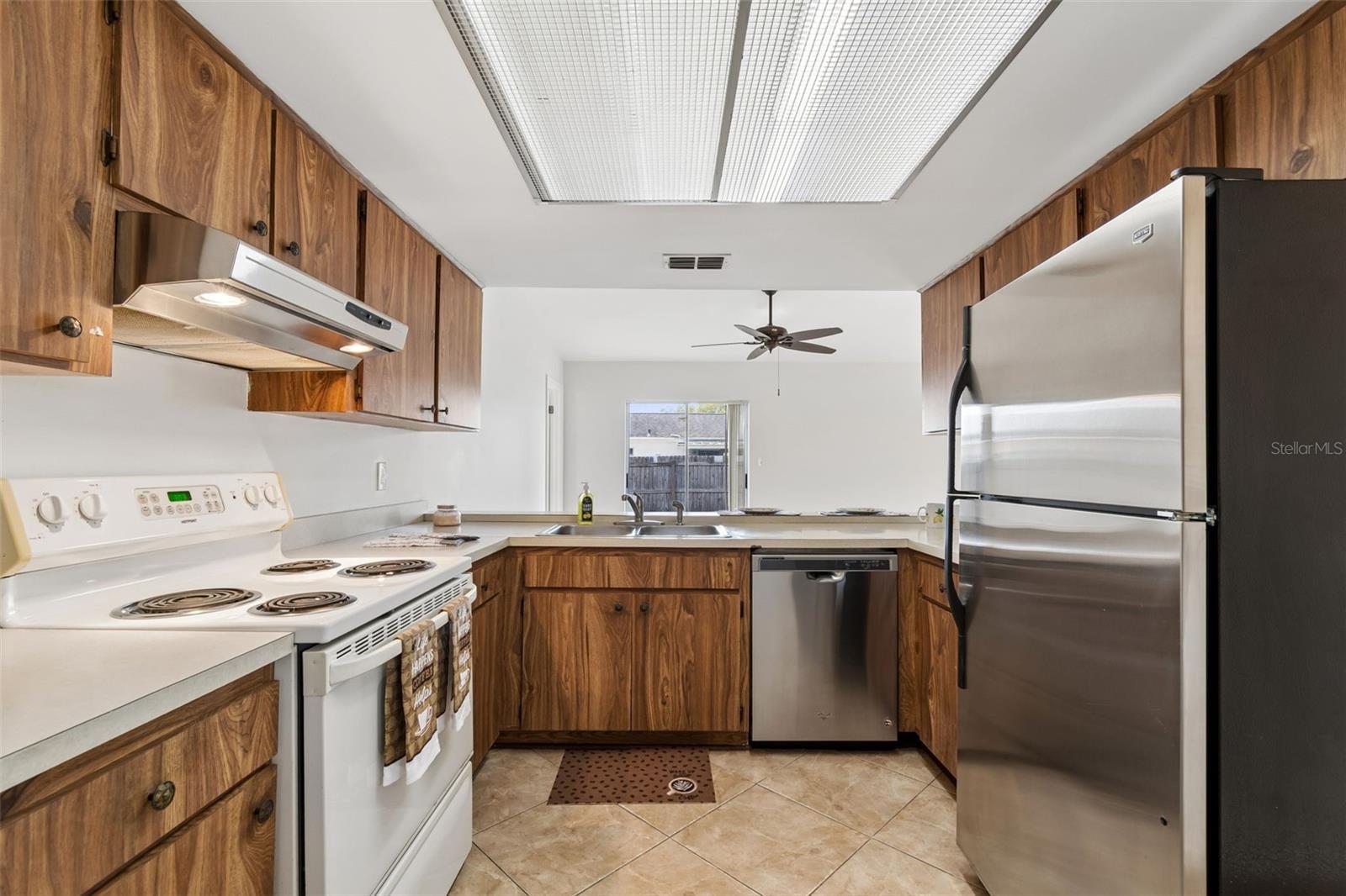 8272 DENISE DR E, SEMINOLE, FL, 33777