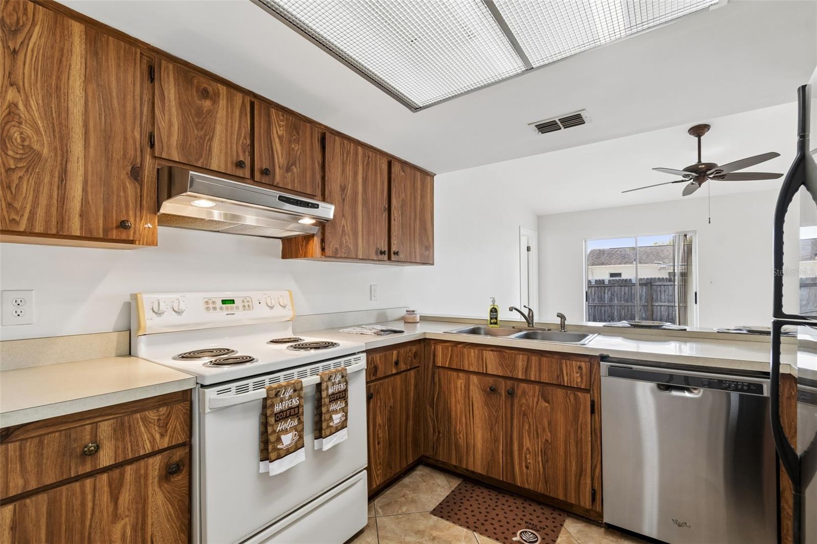 8272 DENISE DR E, SEMINOLE, FL, 33777