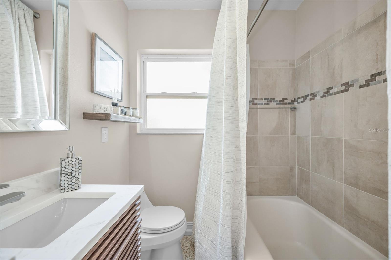 52 N PINE CIR, BELLEAIR, FL, 33756