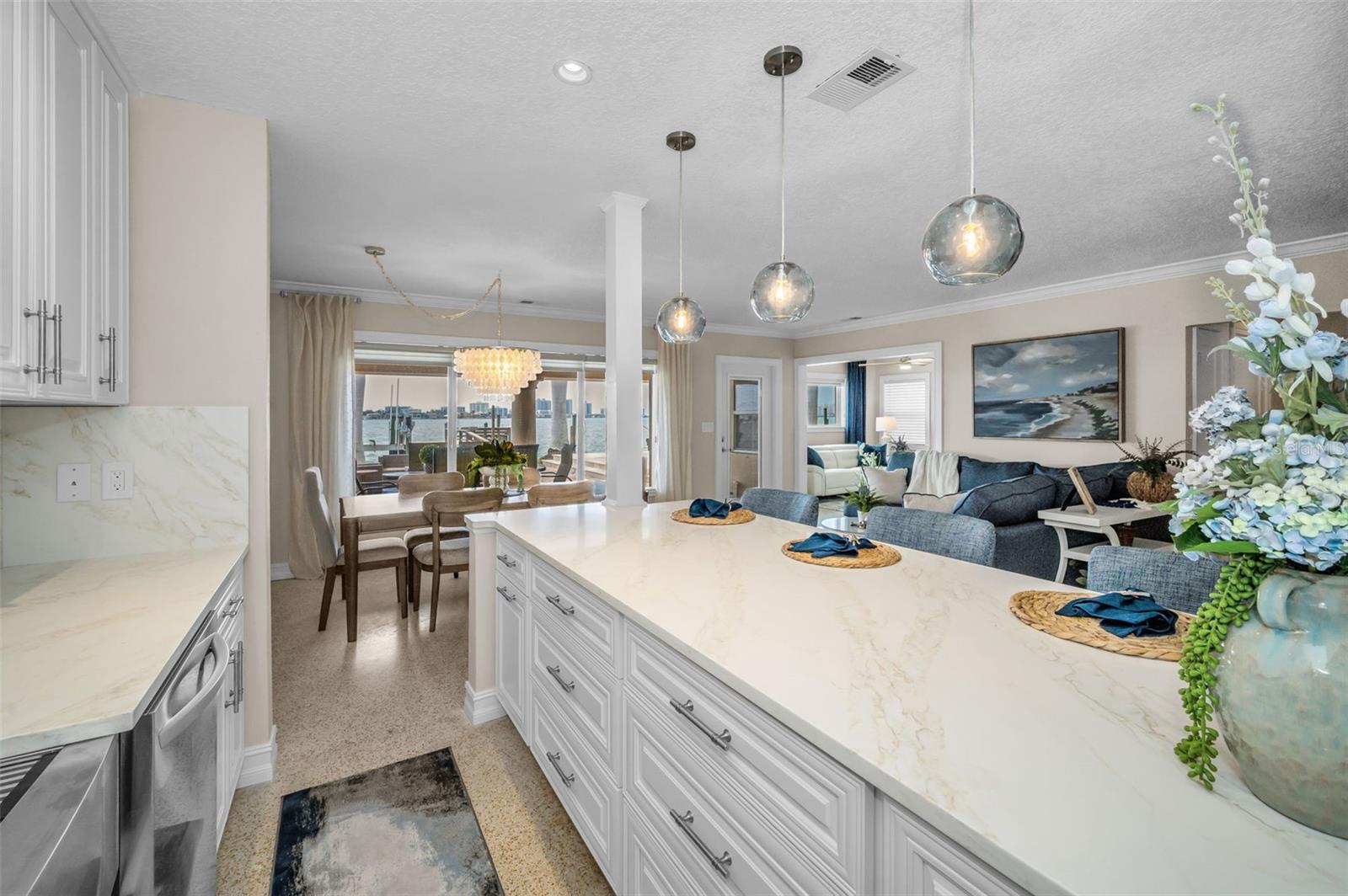 52 N PINE CIR, BELLEAIR, FL, 33756