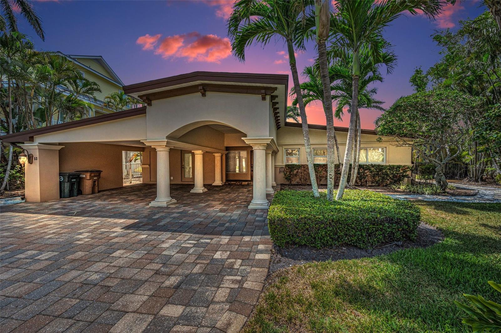 52 N PINE CIR, BELLEAIR, FL, 33756