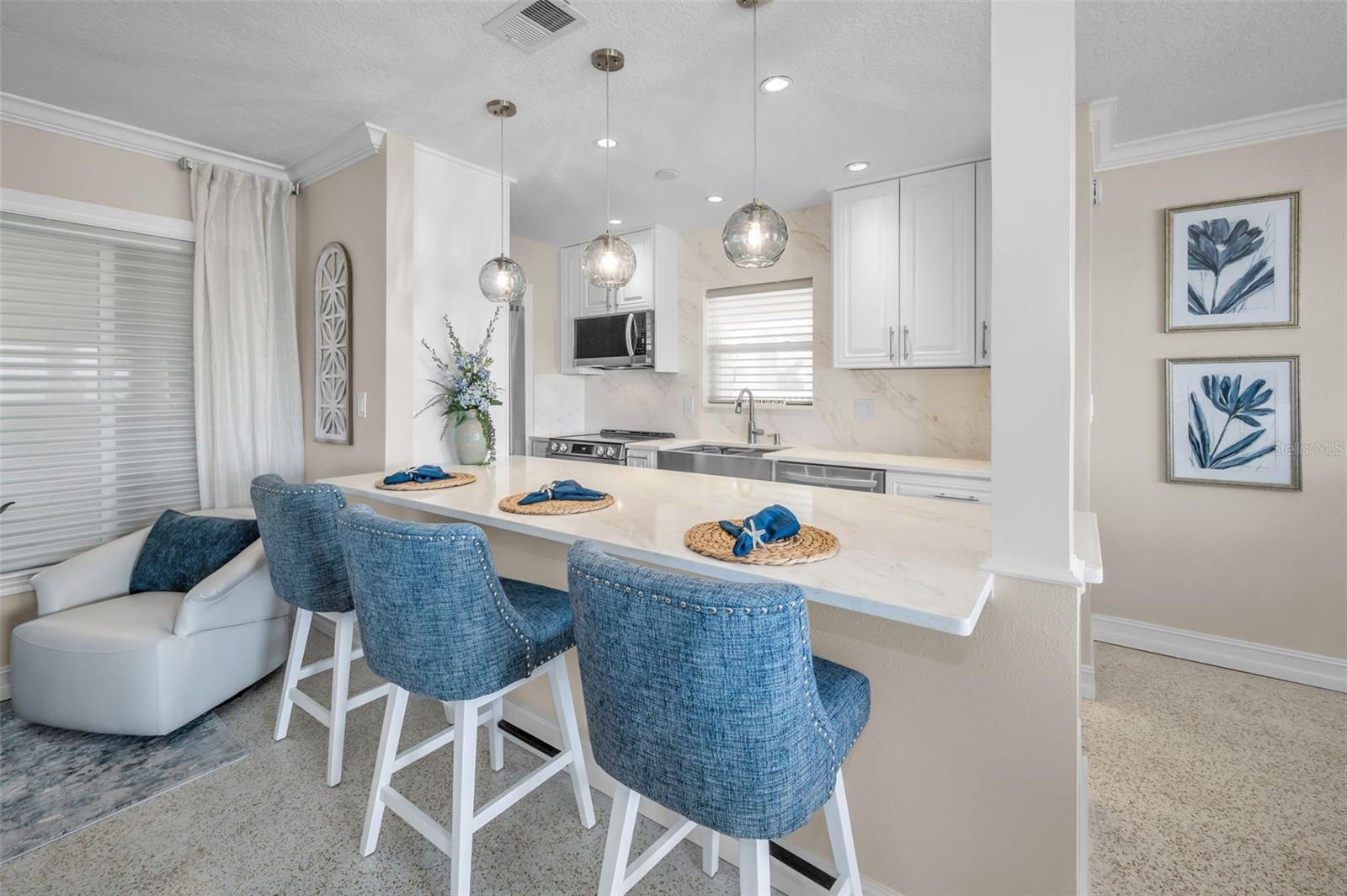 52 N PINE CIR, BELLEAIR, FL, 33756