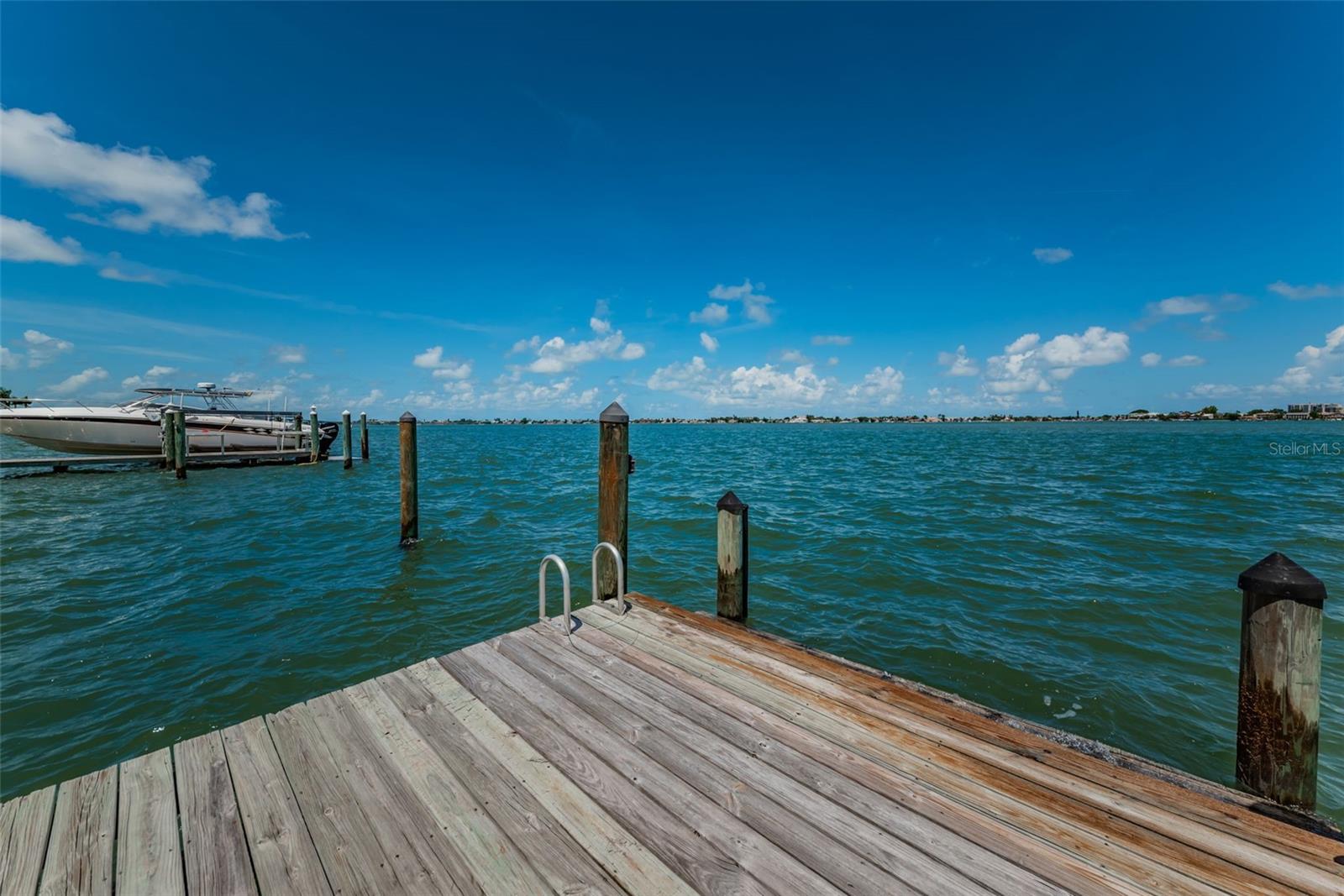 52 N PINE CIR, BELLEAIR, FL, 33756
