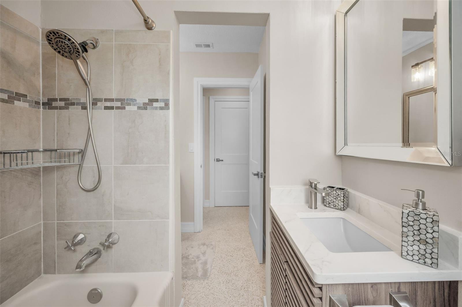 52 N PINE CIR, BELLEAIR, FL, 33756
