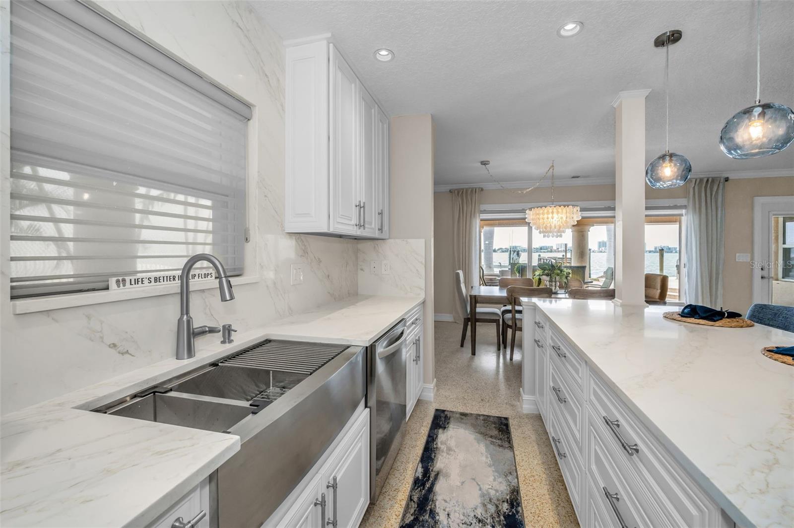 52 N PINE CIR, BELLEAIR, FL, 33756