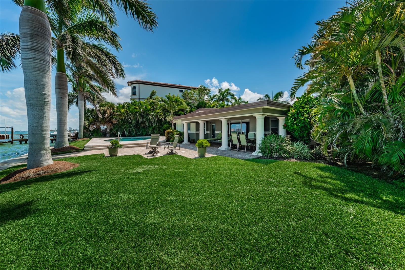 52 N PINE CIR, BELLEAIR, FL, 33756