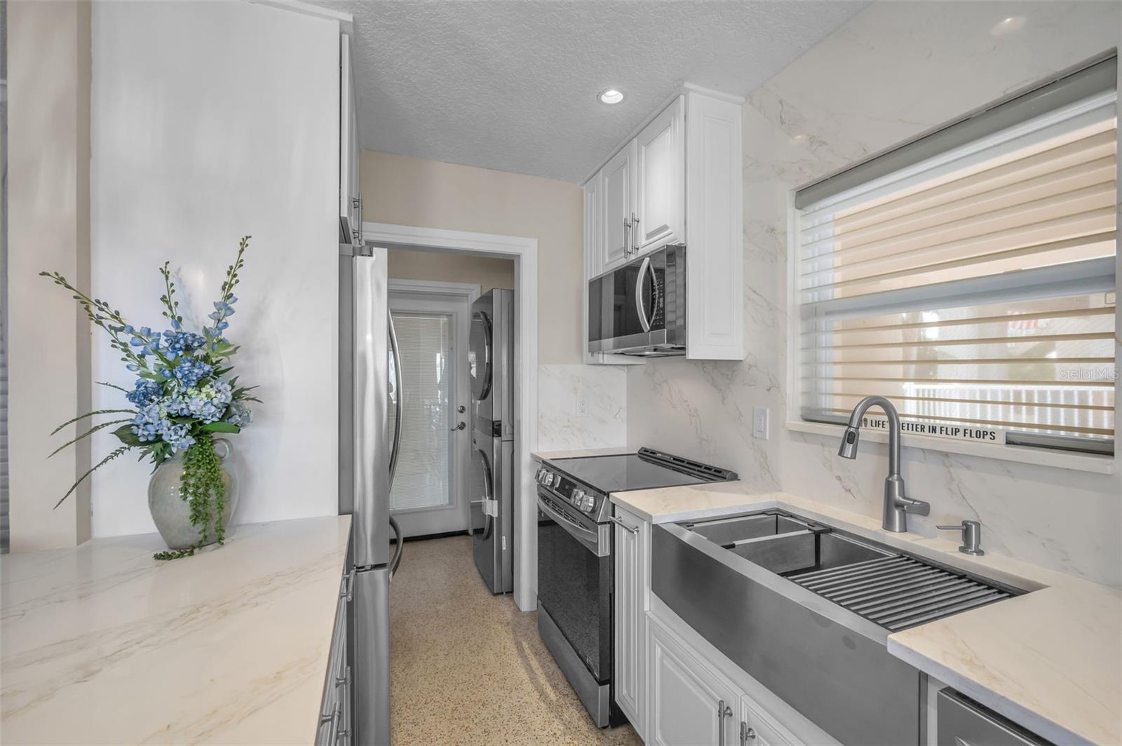 52 N PINE CIR, BELLEAIR, FL, 33756