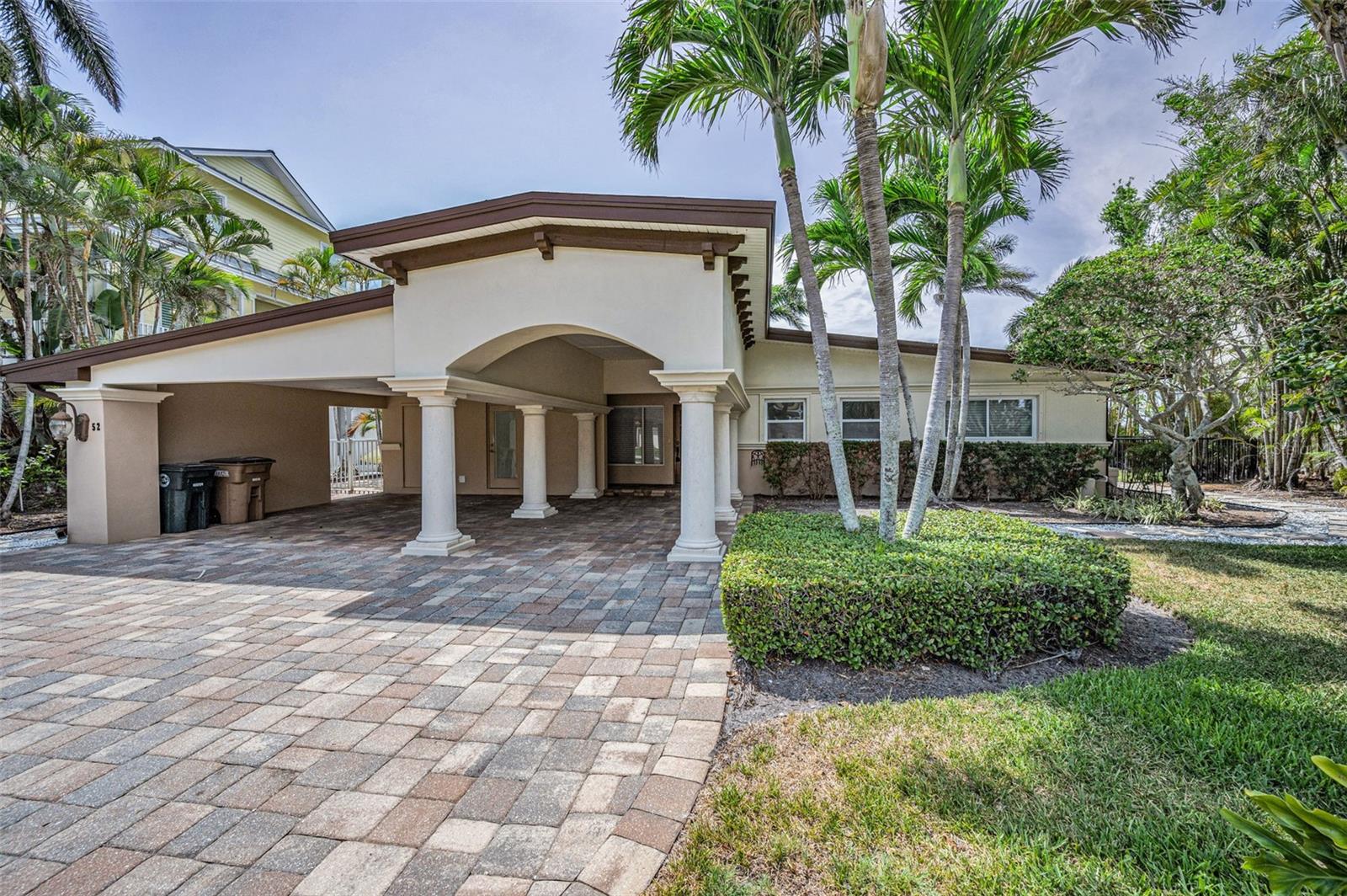 52 N PINE CIR, BELLEAIR, FL, 33756